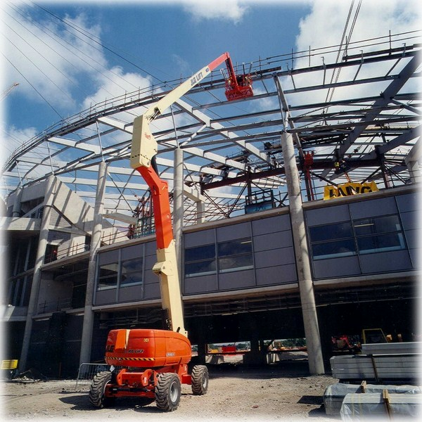 JLG 800AJ 80ft Articulating Boom Lift - Image 4