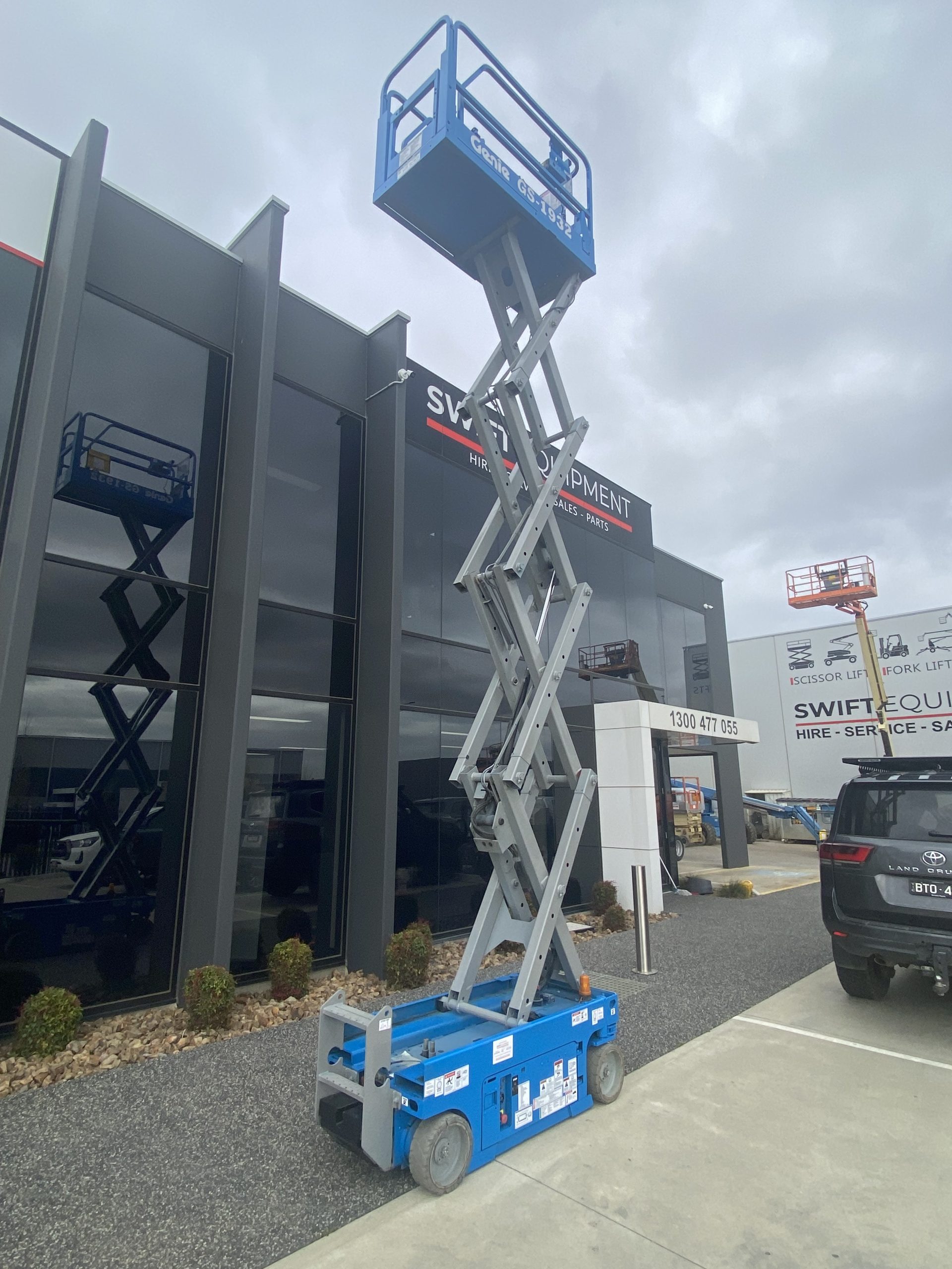 Genie GS1932 Electric Scissor Lift + 7x3 2T Trailer Package - Image 9