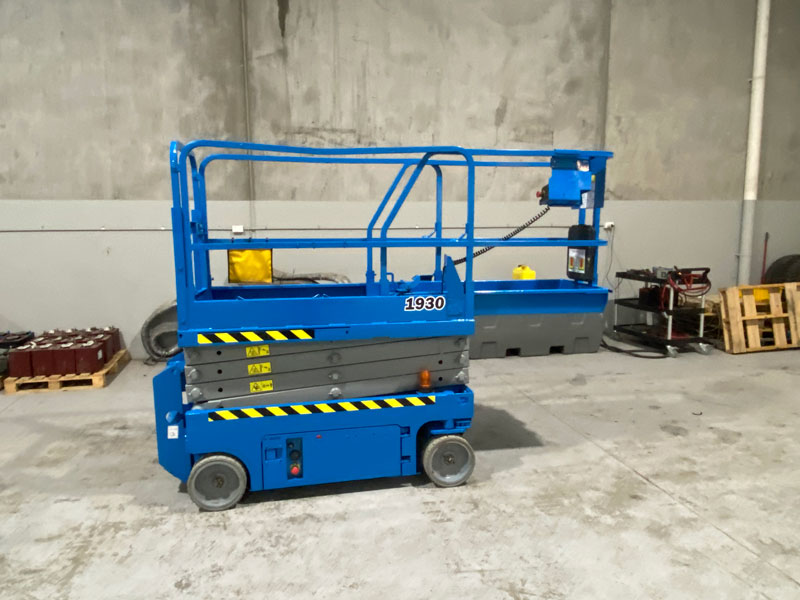 Genie GS1932 Electric Scissor Lift + 7x3 2T Trailer Package - Image 12