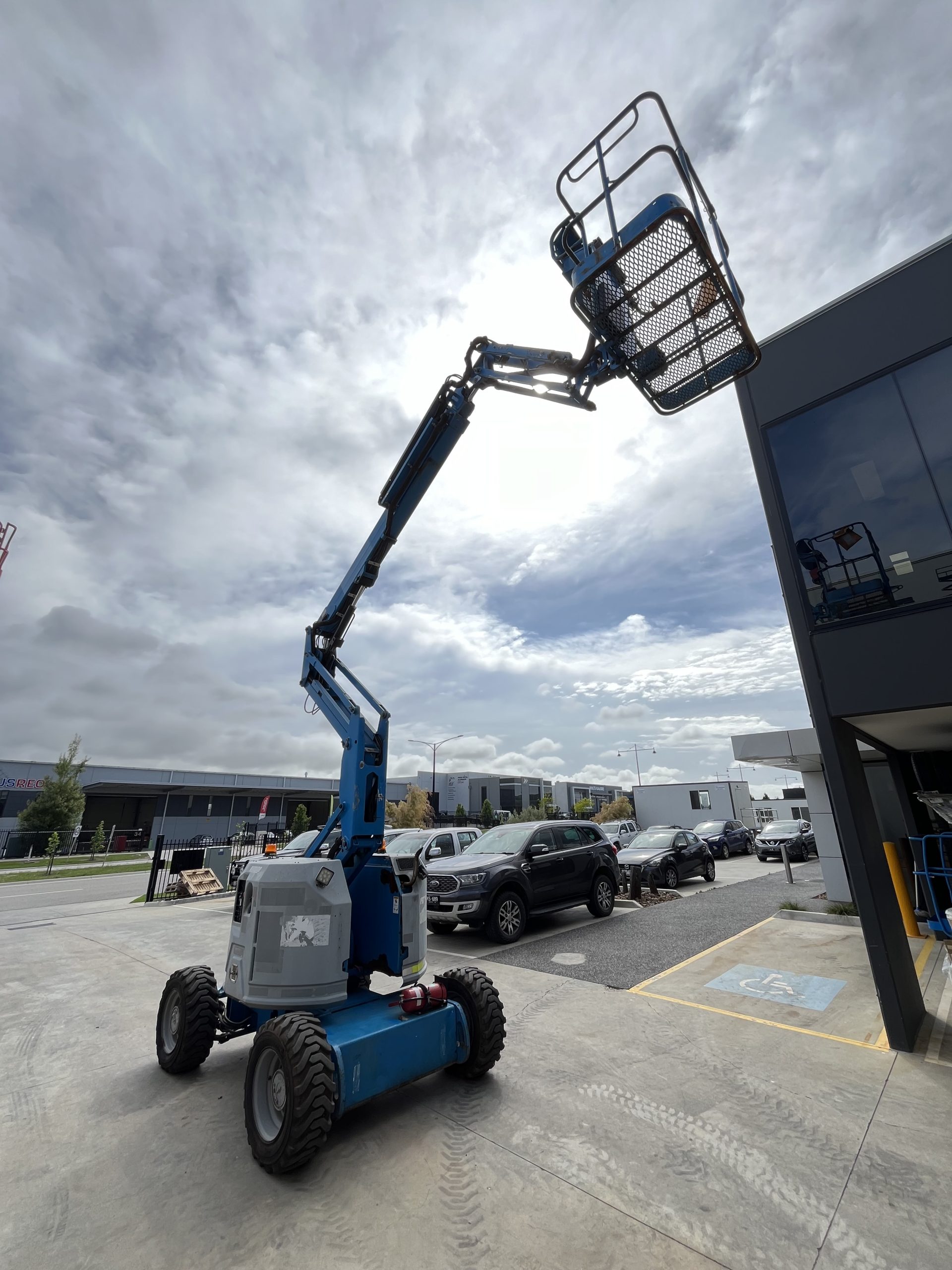 Genie Z34 Boom Lift 2016 Model - Image 4
