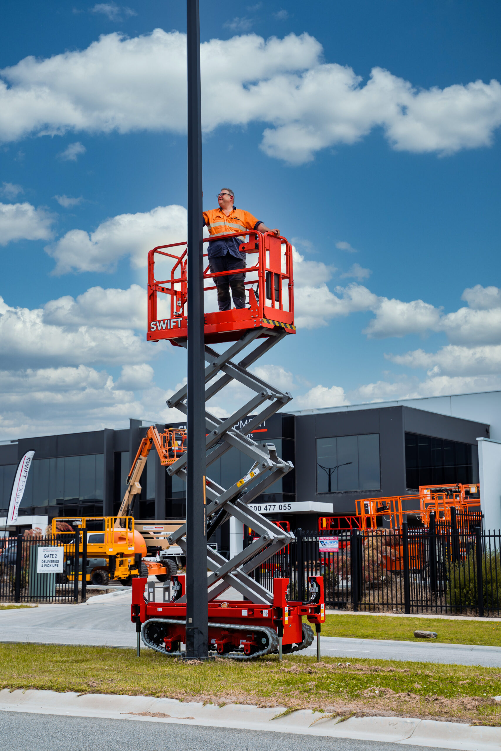 Swift TS06E Electric Tracked Scissor Lift - Image 8