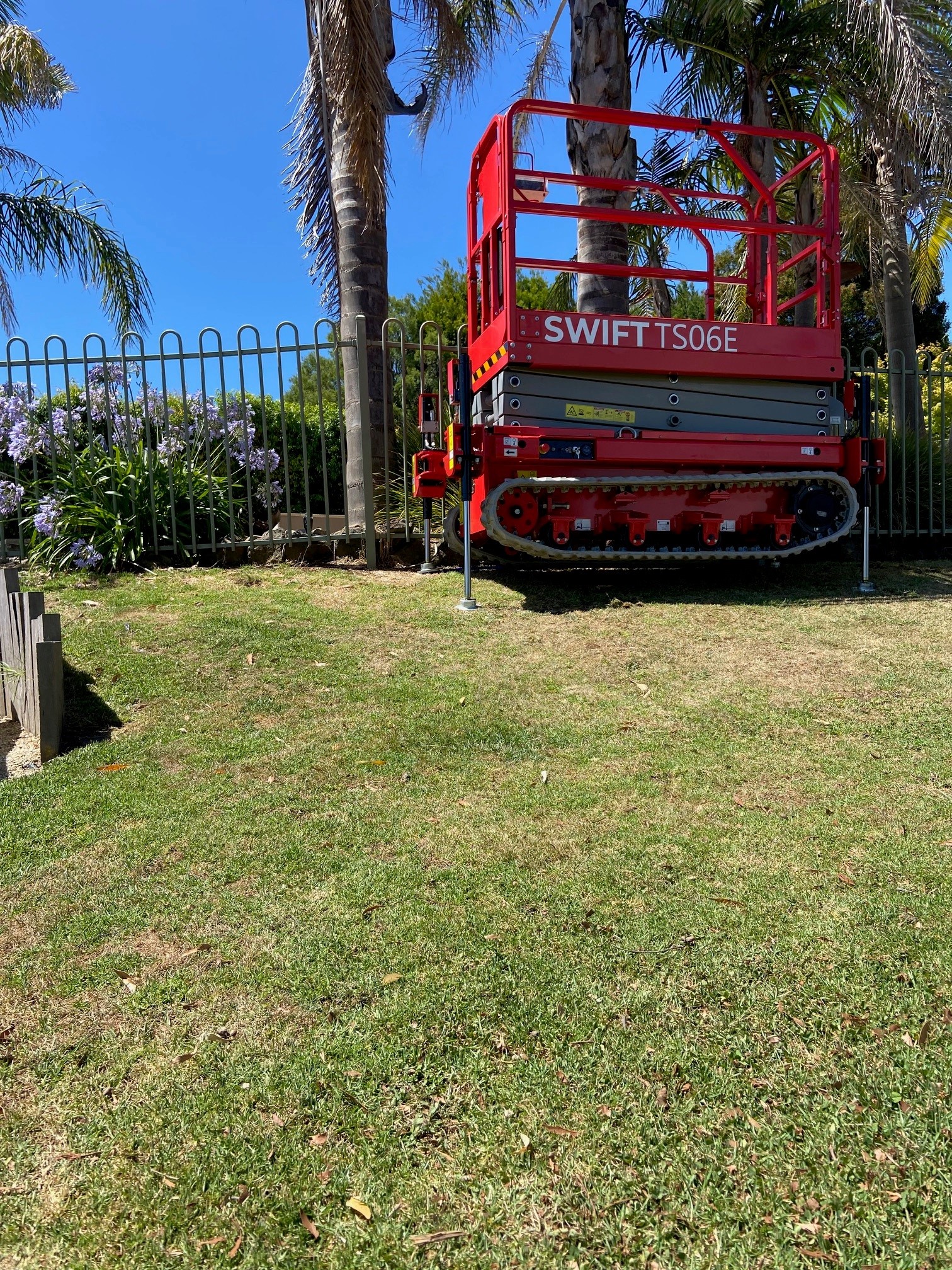 Swift TS06E Electric Tracked Scissor Lift - Image 9