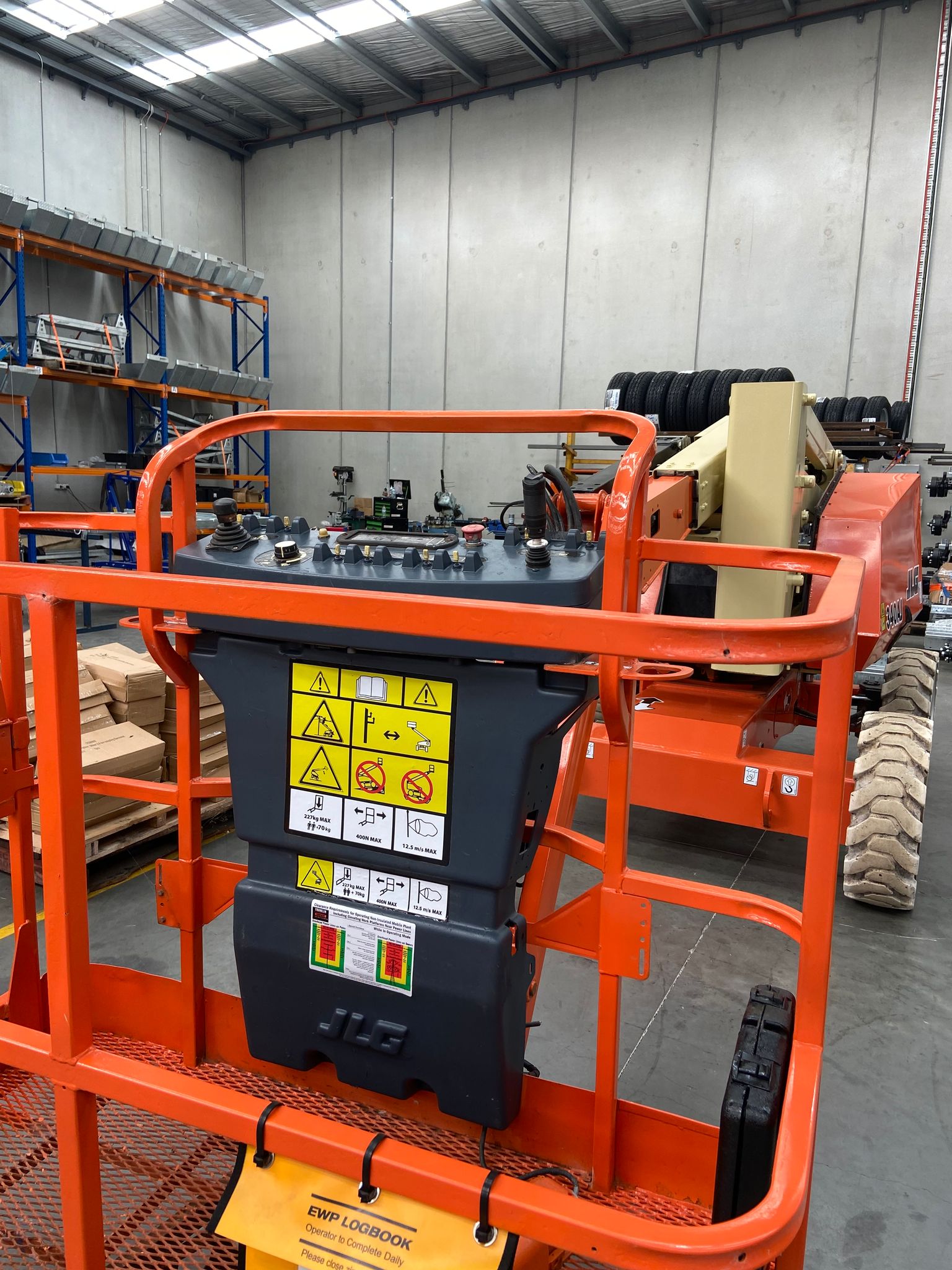 JLG 340AJ 34ft Boom Lift - Image 3