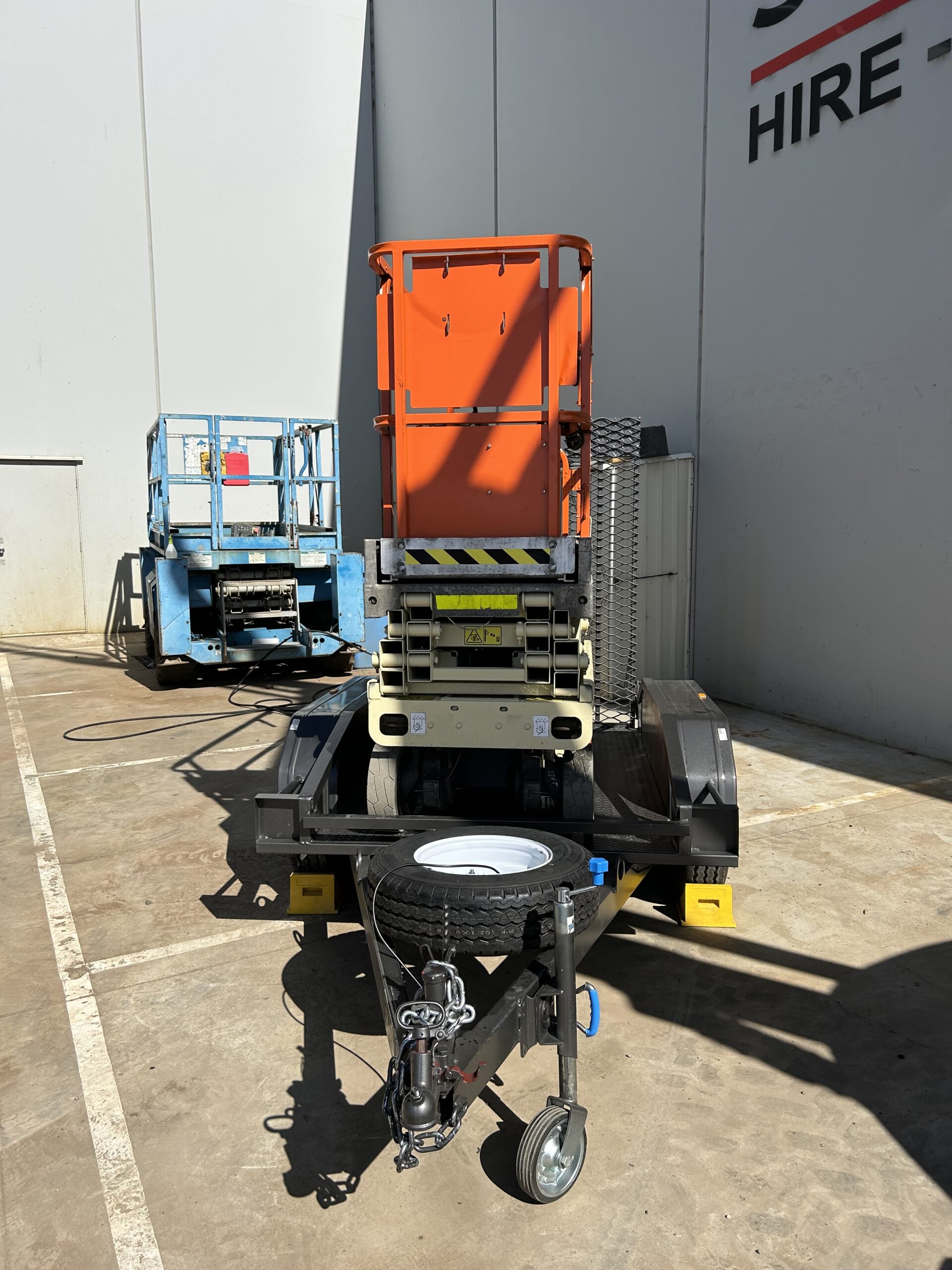 JLG 1930ES 19ft Scissor painted and recertified on trailer – with warranty - Image 3