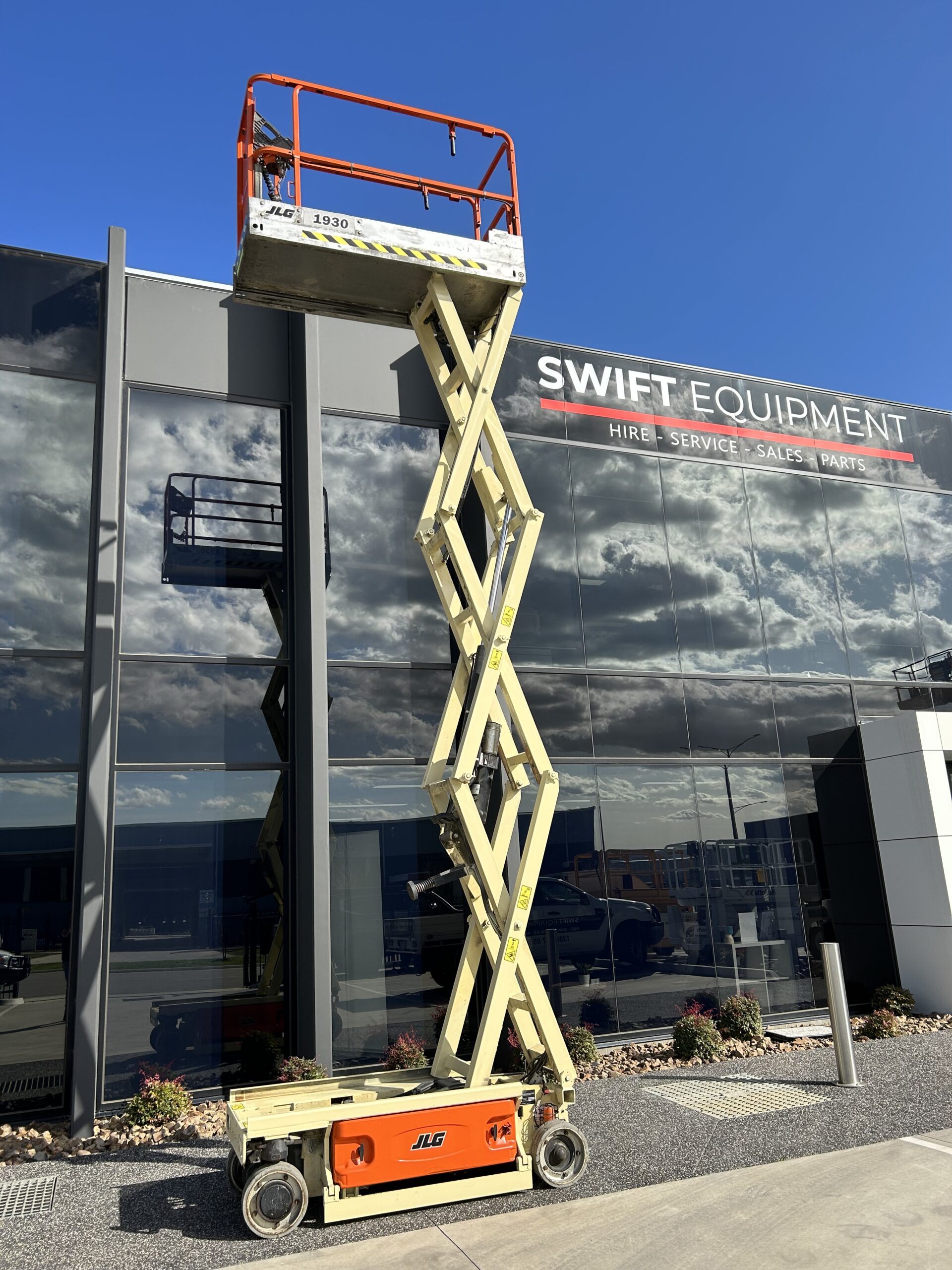 JLG 1930ES 19ft Scissor Painted and Recertified With Warranty - Image 7