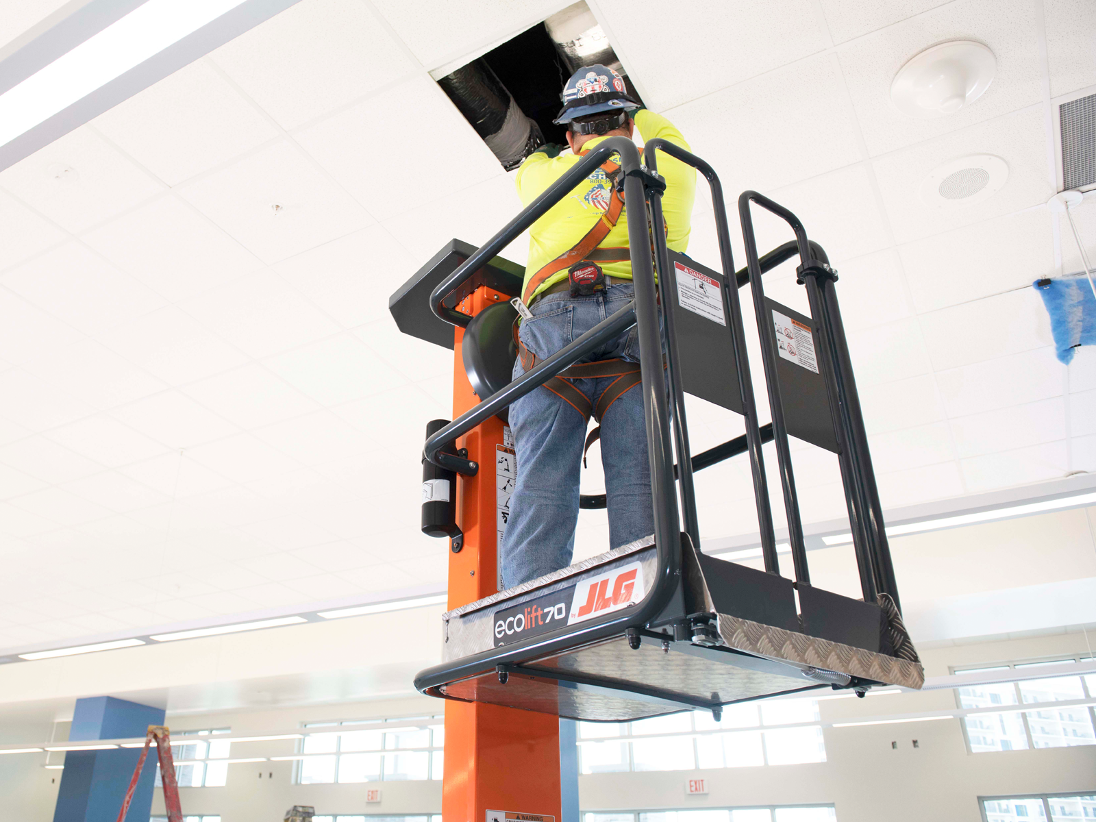 JLG Eco Lift 70 2.2m Non-Powered Vertical Lift - Image 2