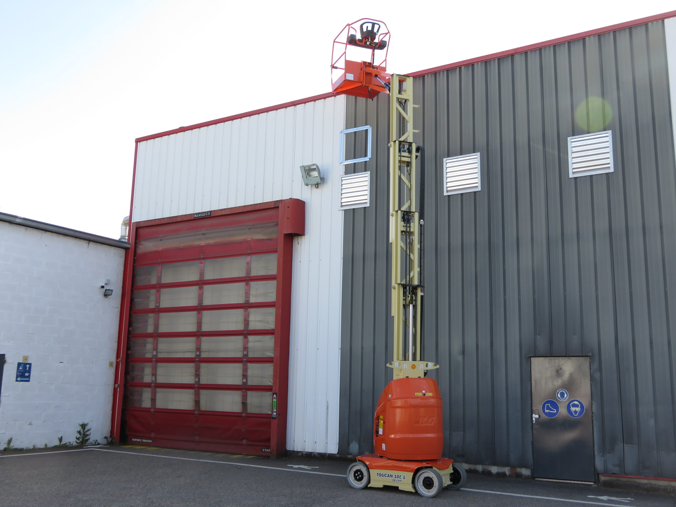 JLG Toucan T10E-L 11m Vertical Mast Boom - Image 3