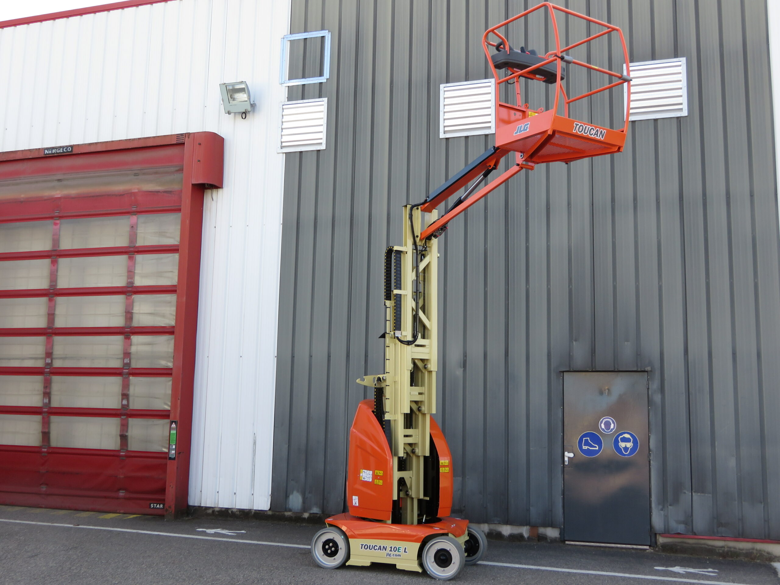 JLG Toucan T10E-L 11m Vertical Mast Boom - Image 4