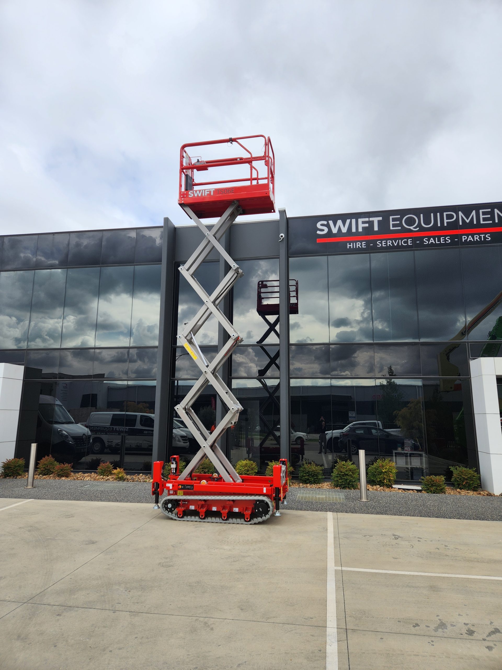19 Tracked Scissor Lift Hire - Image 6