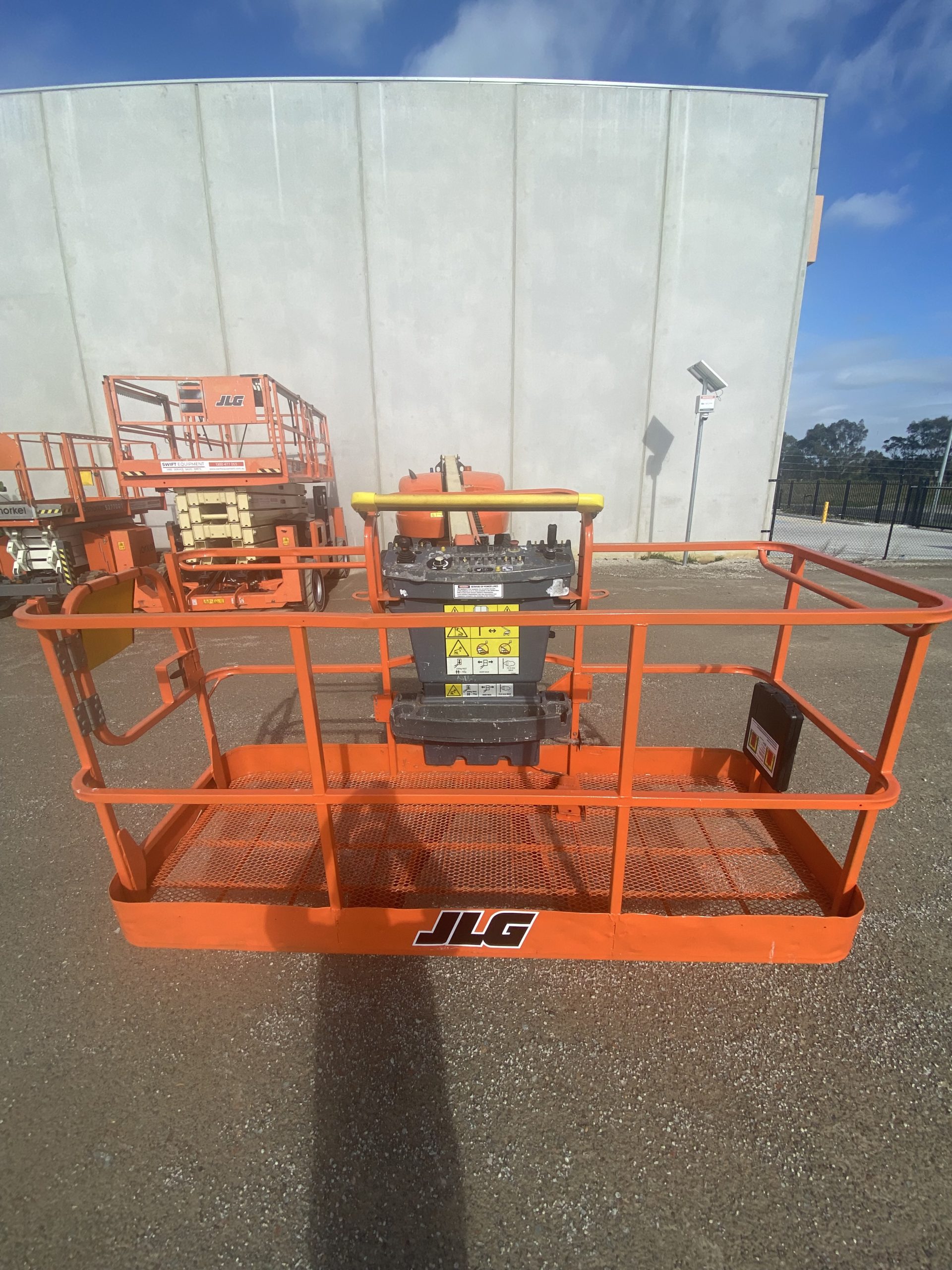 JLG 460SJ 46ft Diesel All Terrain Straight Boom Lift - Image 4