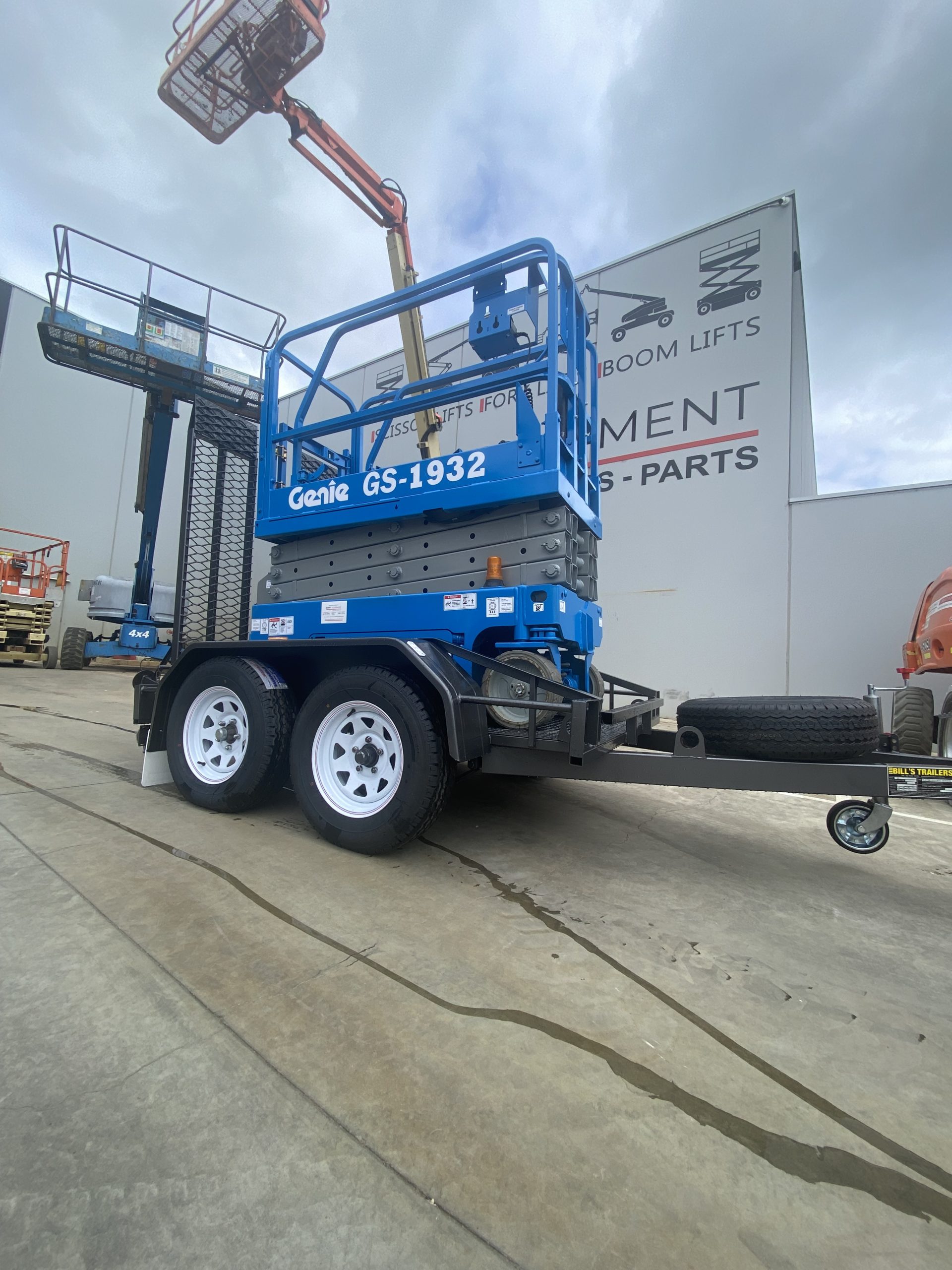 Genie GS1932 Electric Scissor Lift + 7x3 2T Trailer Package - Image 3