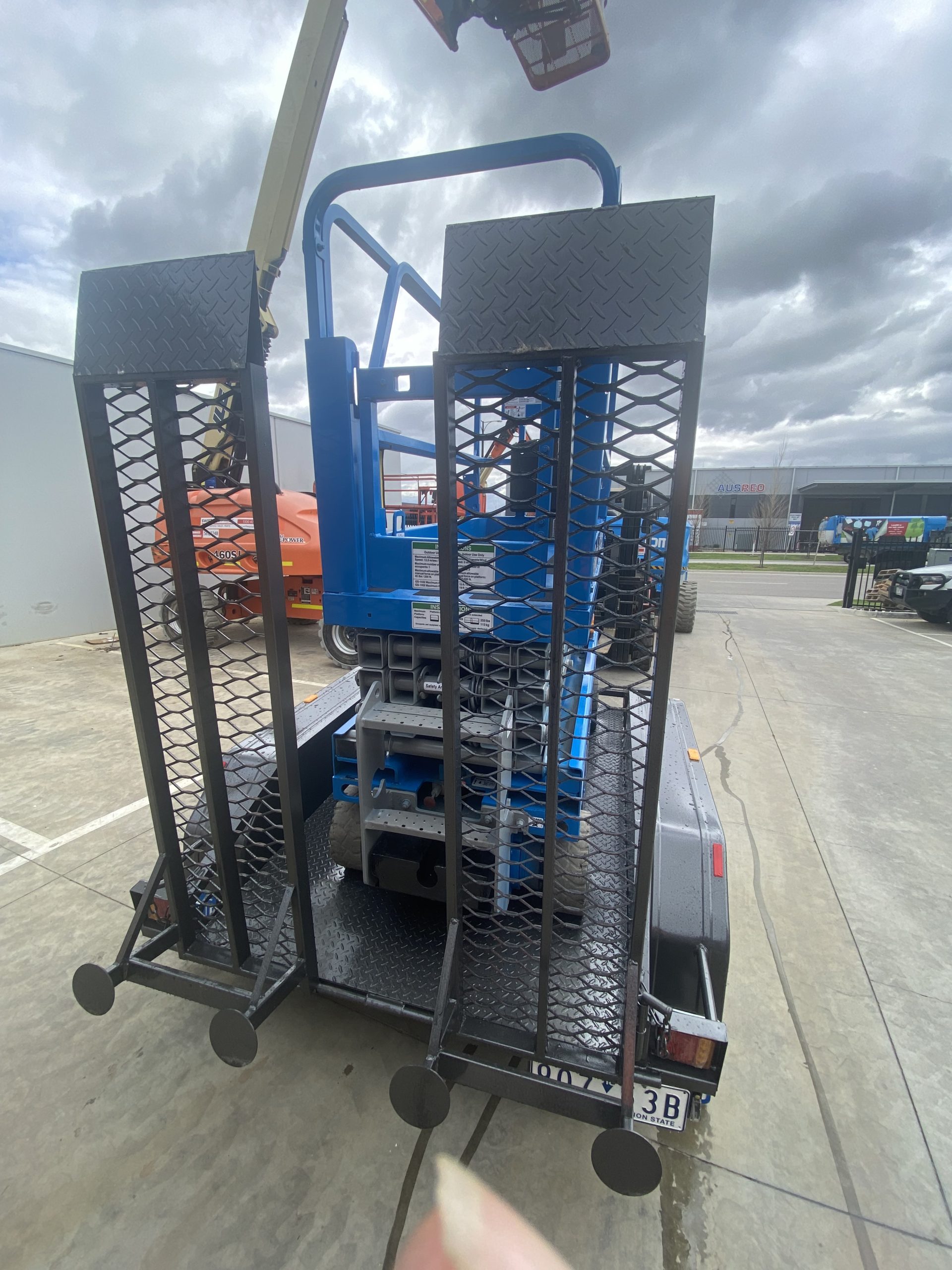 Genie GS1932 Electric Scissor Lift + 7x3 2T Trailer Package - Image 4