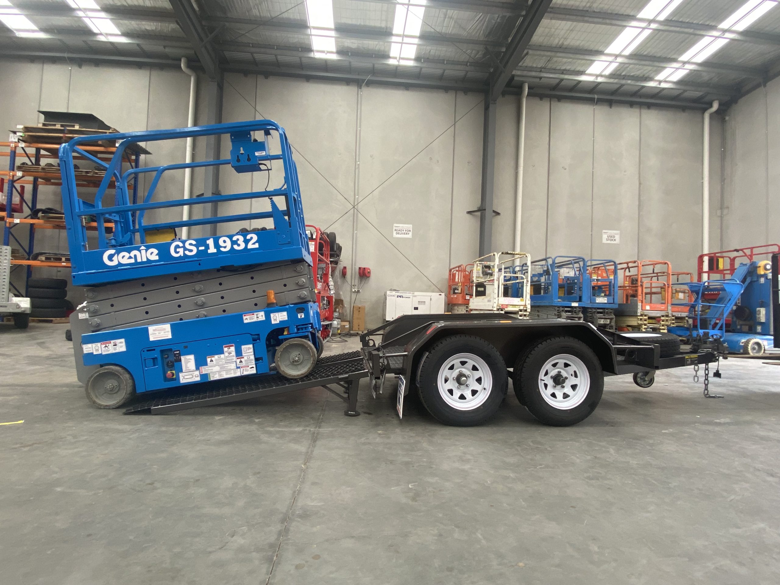 Genie GS1932 Electric Scissor Lift + 7x3 2T Trailer Package - Image 5