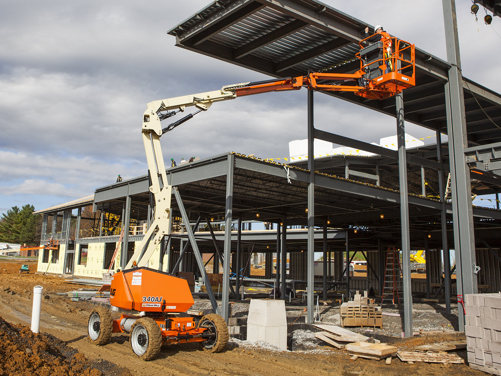 JLG 340AJ 34ft Articulating Boom Lift - Image 4