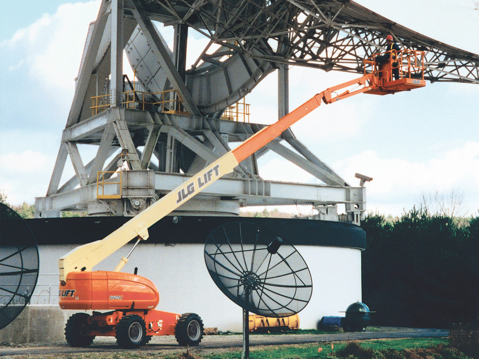 New JLG 660SJ 66ft Telescopic Boom Lift - Image 2