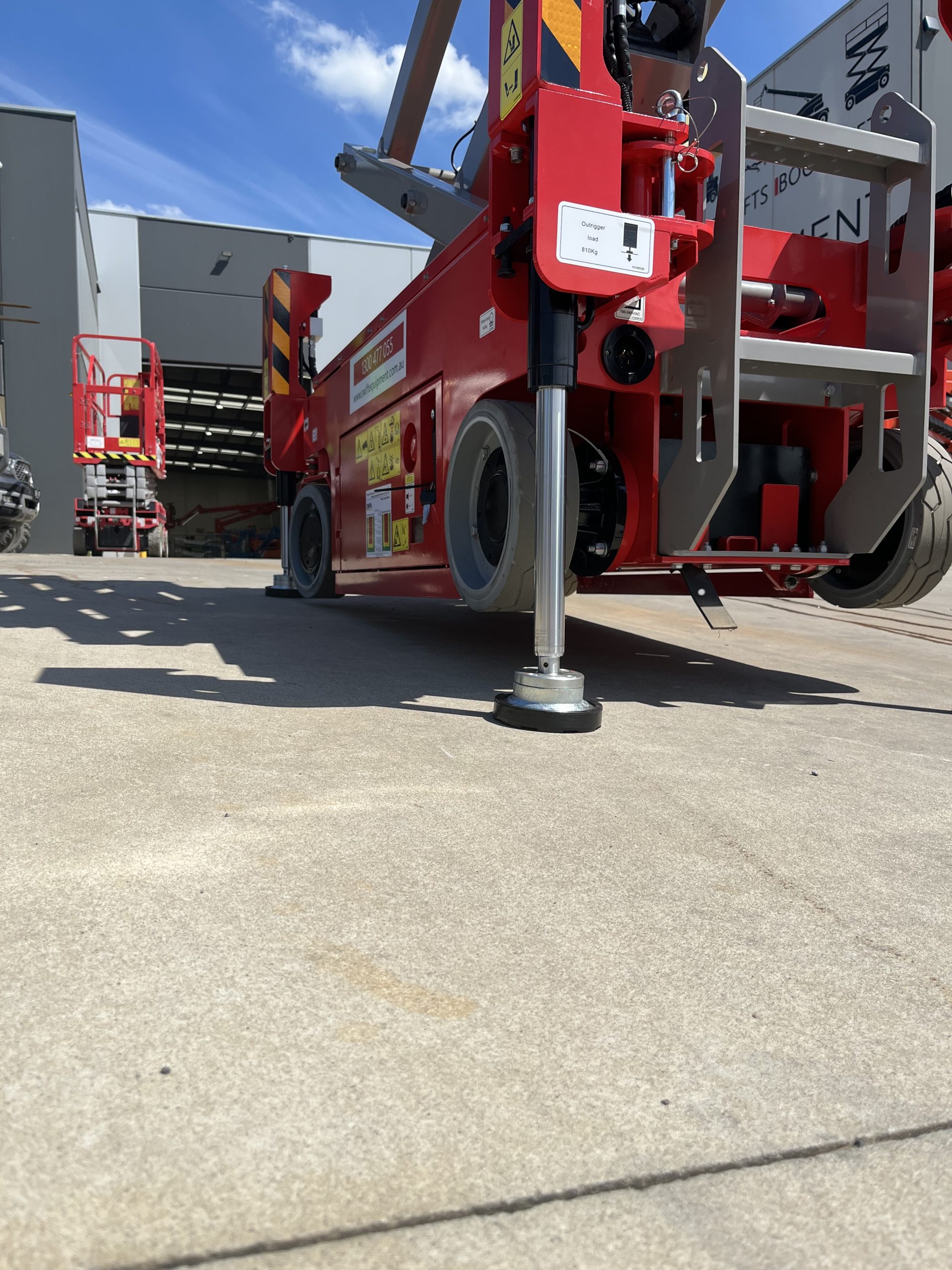 Swift 1932-L 19ft Wheeled Scissor Lift with Outriggers - Image 12
